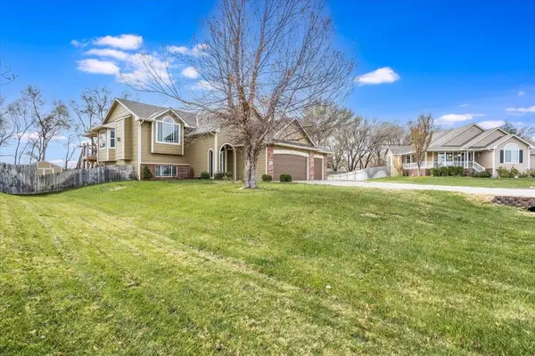 7135 S Hydraulic Ct, Haysville, KS 67060