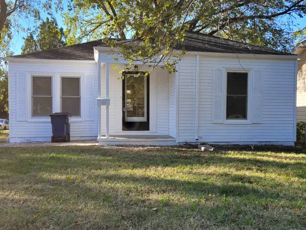 3001 W Maple St, Wichita, KS 67213