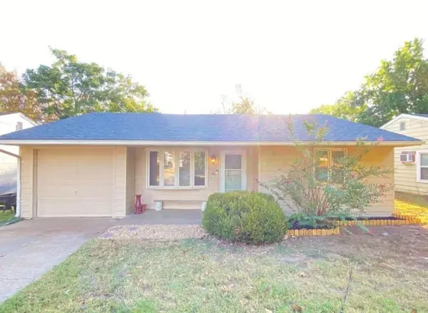 1106 N 9th St,  Arkansas City,  KS 67005