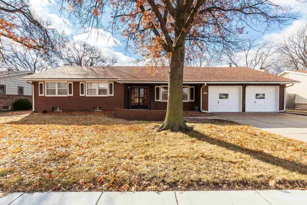 1927 Farmstead St, Wichita, KS 67208