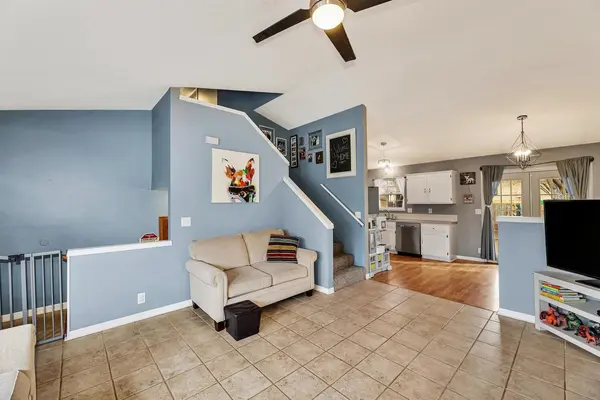 253 W Village Lake Dr, Derby, KS 67037