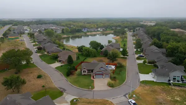2905 E Sunflower Dr, Derby, KS 67037