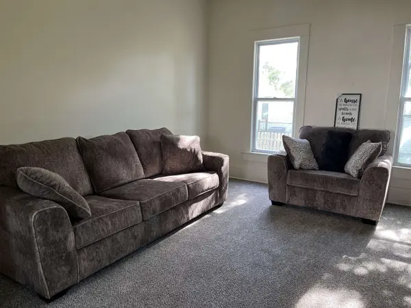 318 W 9th St, Larned, KS 67550