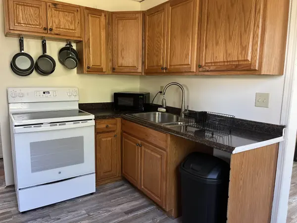 318 W 9th St, Larned, KS 67550