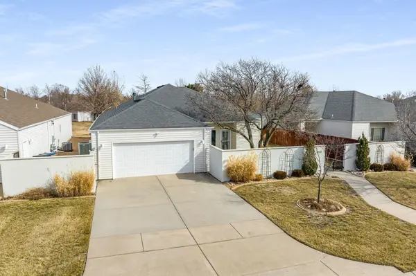 822 N Glenmoor Dr, Wichita, KS 67206