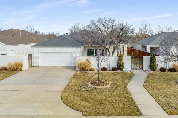 822 N Glenmoor Dr, Wichita, KS 67206