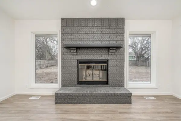 325 N Rutgers St, Wichita, KS 67212
