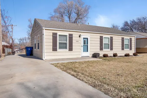 1326 E Charleston Dr, Park City, KS 67219