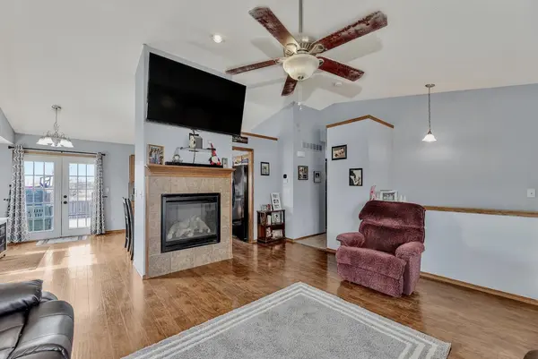 831 S Lakeview St, Haysville, KS 67060