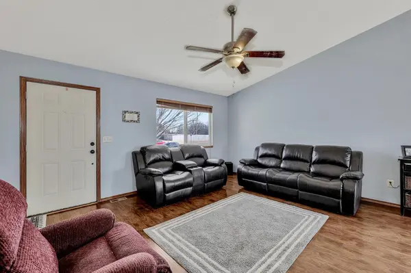 831 S Lakeview St, Haysville, KS 67060