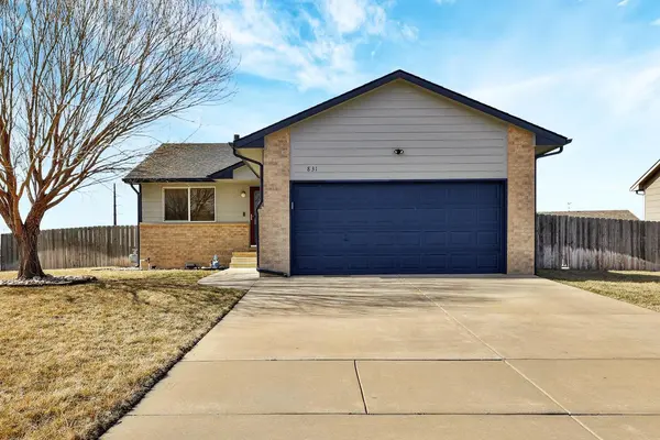 831 S Lakeview St, Haysville, KS 67060