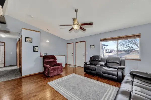 831 S Lakeview St, Haysville, KS 67060