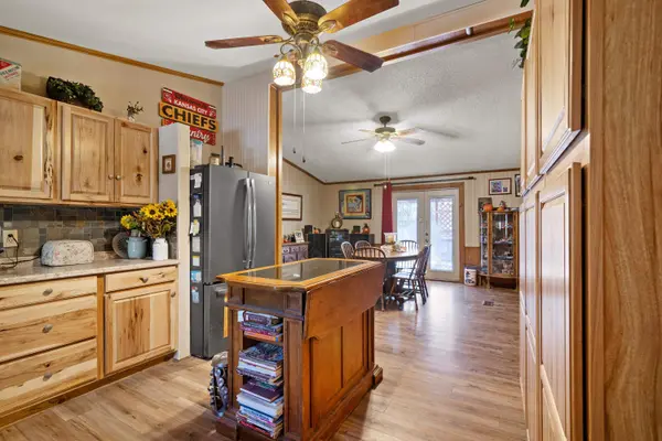 211 W Nicole St, Haysville, KS 67060-6370