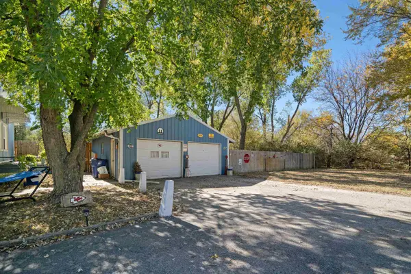 211 W Nicole St, Haysville, KS 67060-6370