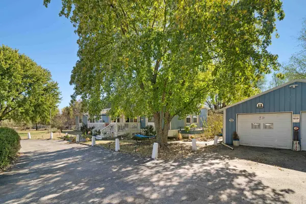 211 W Nicole St, Haysville, KS 67060-6370
