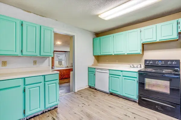 414 E 11th St, Newton, KS 67114