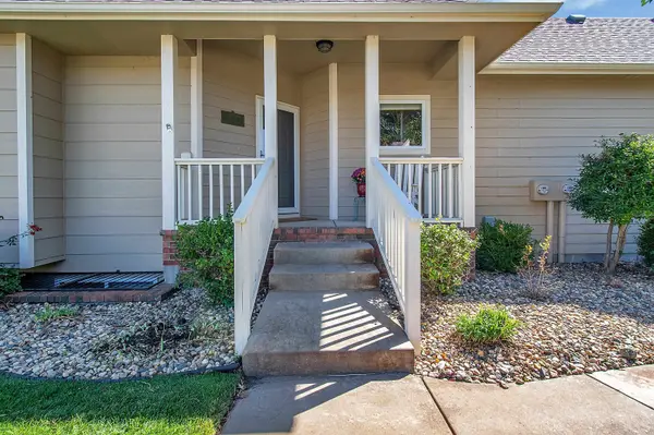 2325 N LAKEWAY CT, Wichita, KS 67205