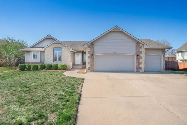 600 N Woodstone Dr, Andover, KS 67002