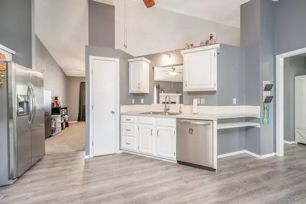 8220 S Victoria Ave, Haysville, KS 67060