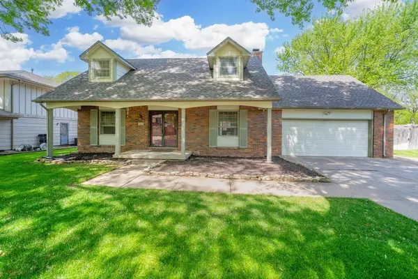 1243 N Dry Creek Dr, Derby, KS 67037