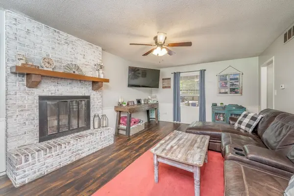 1243 N Dry Creek Dr, Derby, KS 67037