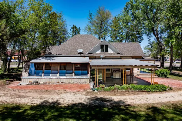 421 W MAIN ST, Mount Hope, KS 67108