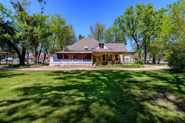 421 W MAIN ST, Mount Hope, KS 67108