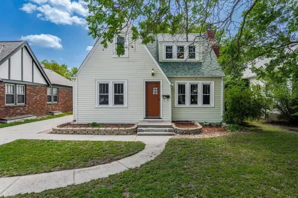 915 E Broadway St, Newton, KS 67114