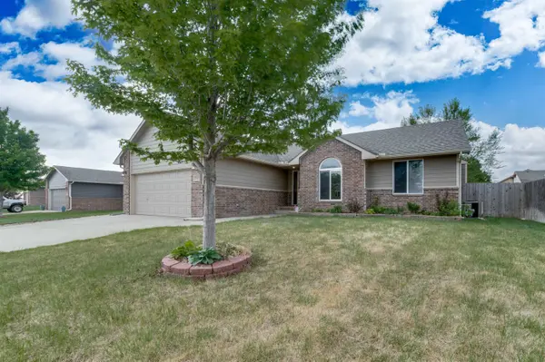2513 E Casey Dr, Goddard, KS 67052