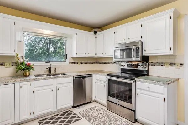 2508 N Fox Run Ct, Wichita, KS 67226