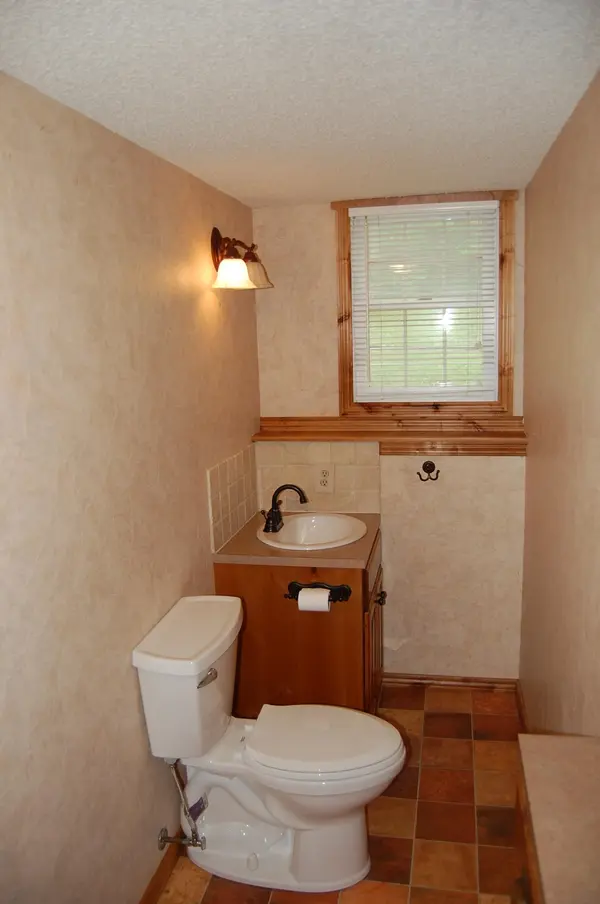 821 S SHARON DR, Derby, KS 67037