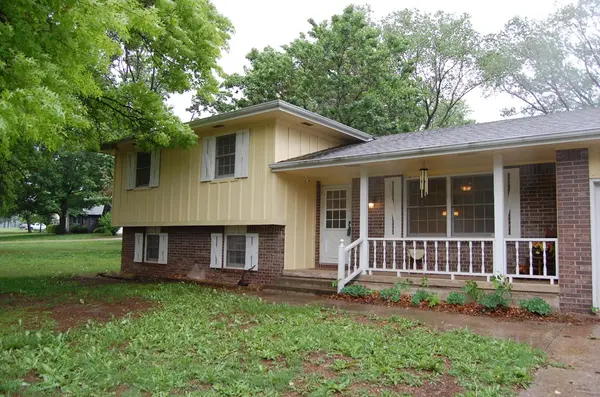 821 S SHARON DR, Derby, KS 67037