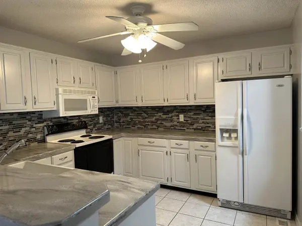 632 N Tanglewood Rd, Derby, KS 67037