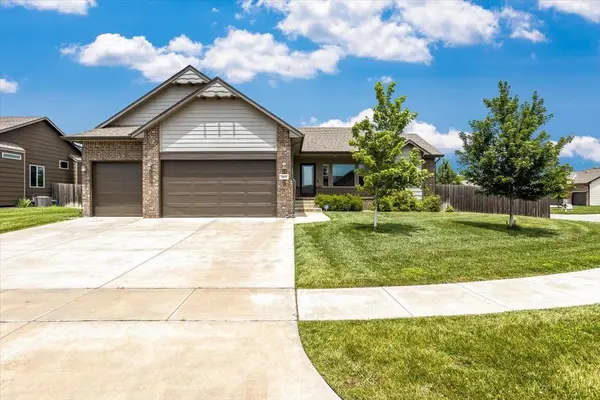 2019 N Walnut Creek Dr, Derby, KS 67037
