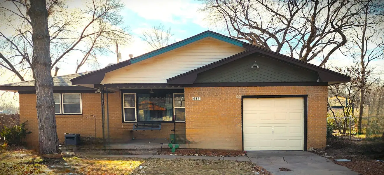 621 Anita Dr, Haysville, KS 67060