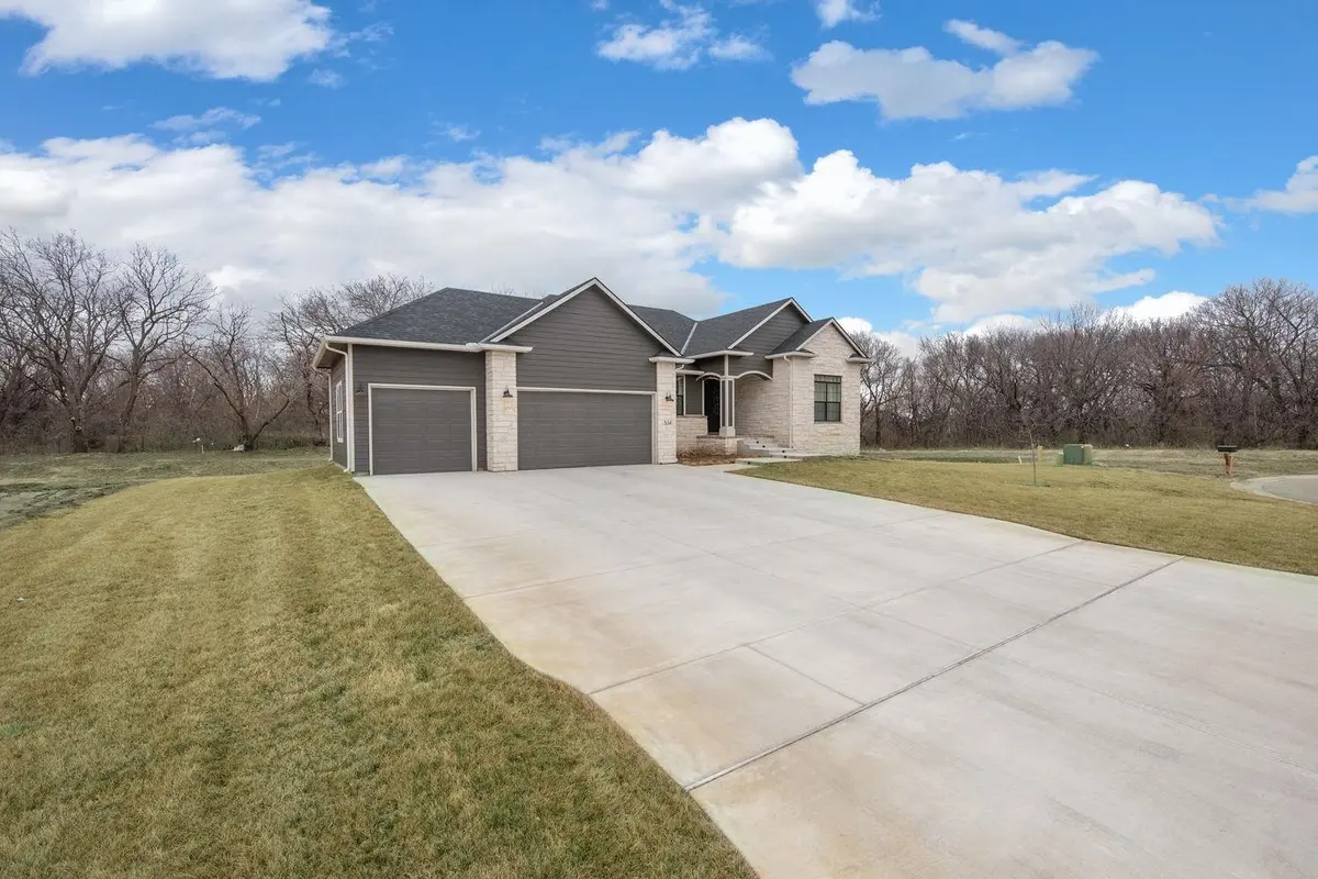 534 N Backwoods Ct, Valley Center, KS 67147