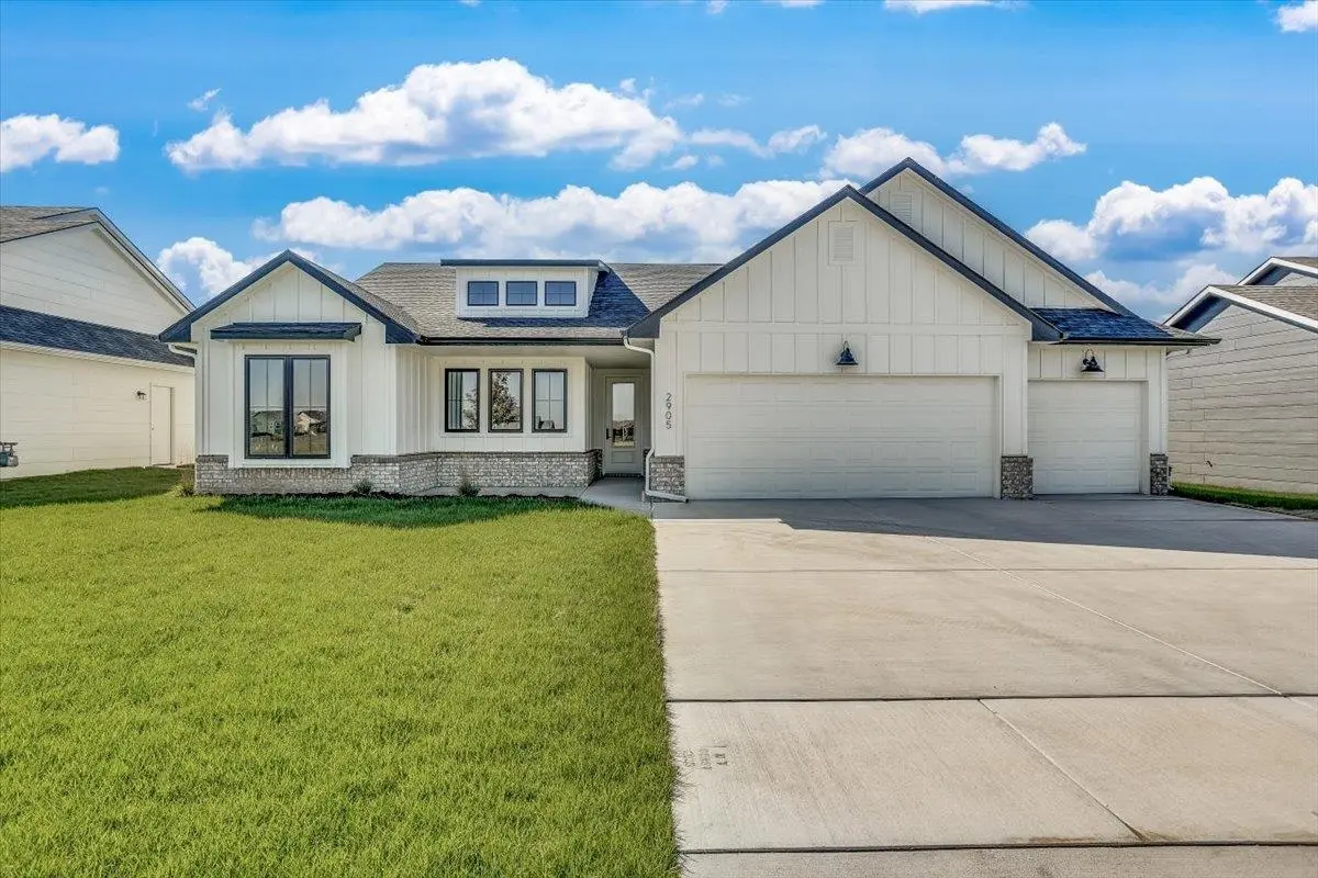 2905 E Sunnyslope St, Wichita, KS 67219