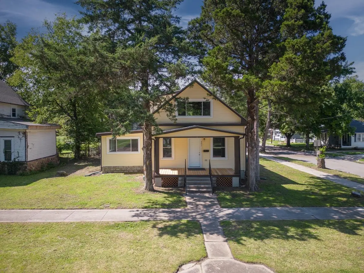 901 E 11th Ave, Winfield, KS 67156