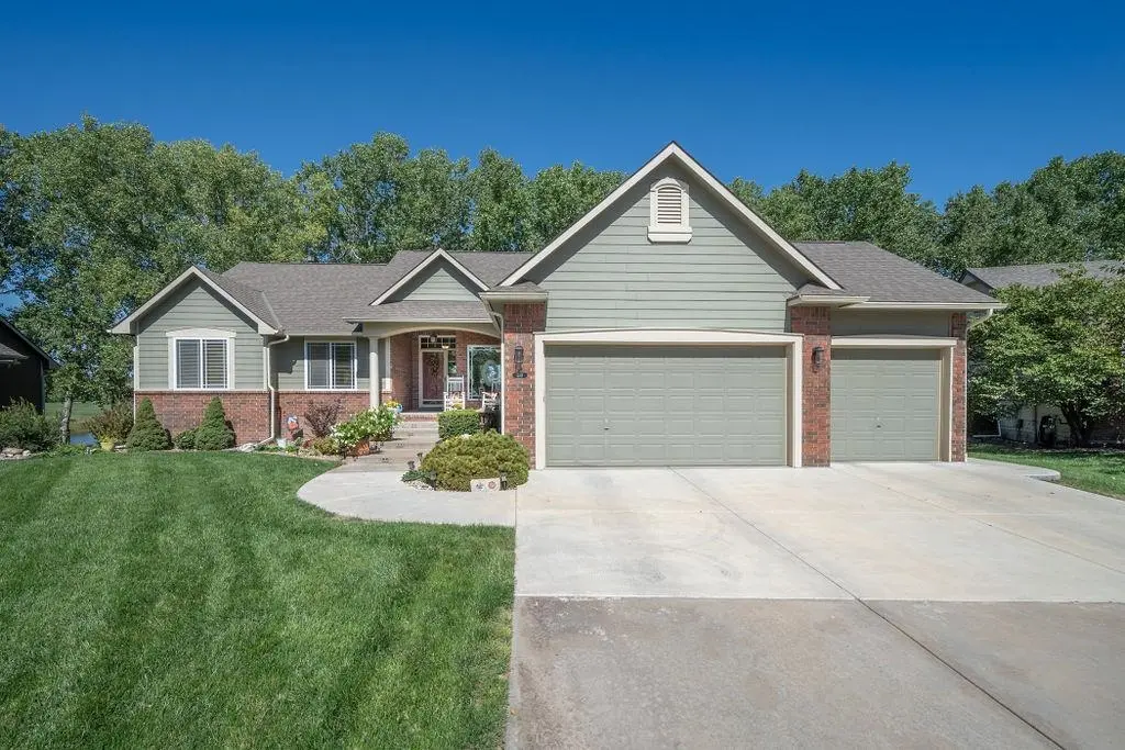 510 E Lakecrest Dr, Andover, KS 67002