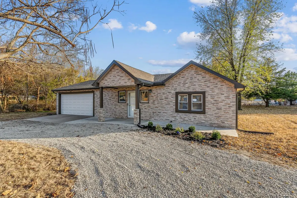 129 E Dorrell St, Haysville, KS 67060