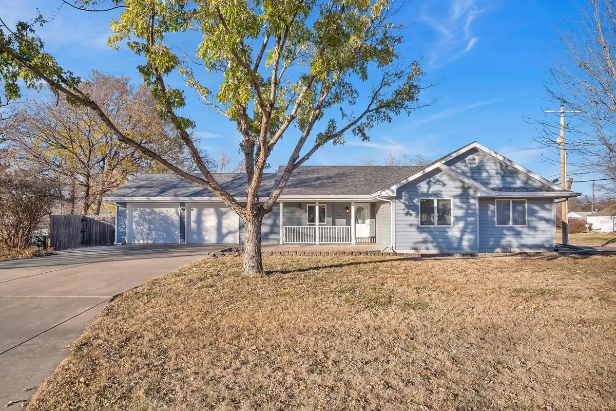 100 SW 9TH ST, Newton, KS 67114