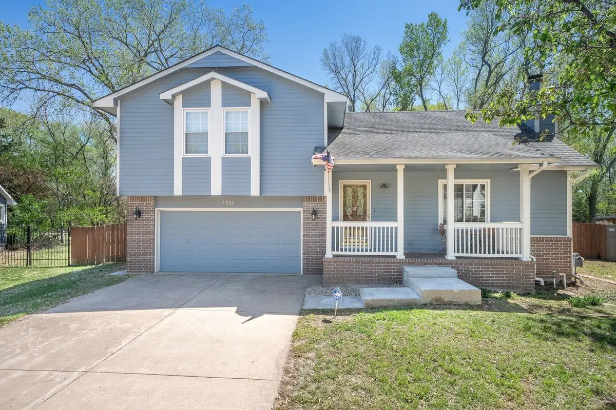 1351 E Longhorn Dr, Derby, KS 67037
