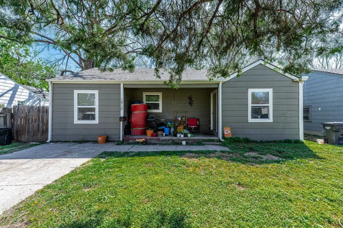 1910 S Greenwood Ave, Wichita, KS 67211
