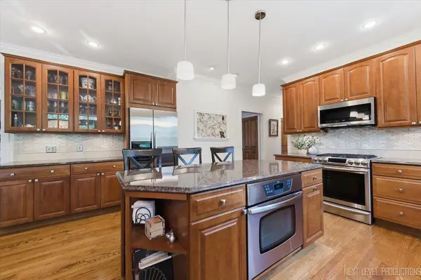 1005 Stonehedge RD, St. Charles, IL 60174