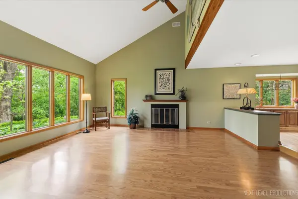 39W795 Reindeer TRL, St. Charles, IL 60175