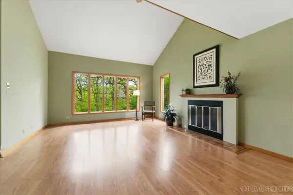 39W795 Reindeer TRL, St. Charles, IL 60175