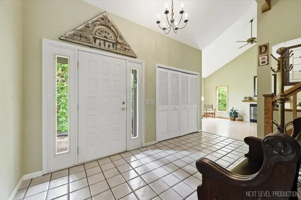 39W795 Reindeer TRL, St. Charles, IL 60175