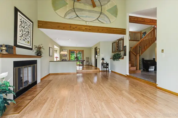 39W795 Reindeer TRL, St. Charles, IL 60175