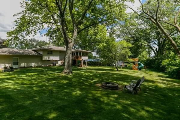 6319 Dodds DR, Bettendorf, IA 52722