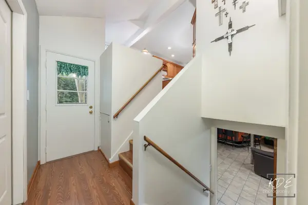 8 E Gartner RD, Naperville, IL 60540